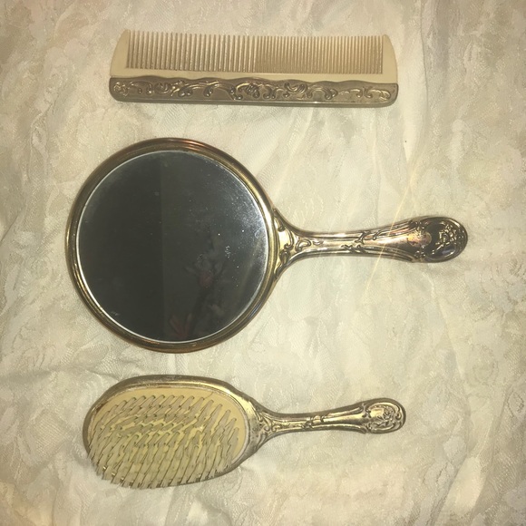 Gold Tone Vanity Set main image 4